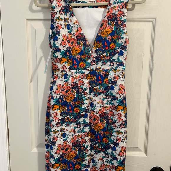 Never worn still has tags on - Picture 6 of 6